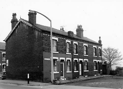 This view looks from Whitehall Road onto the odd numbered side of Farnley Place. Pictured in October 1968.