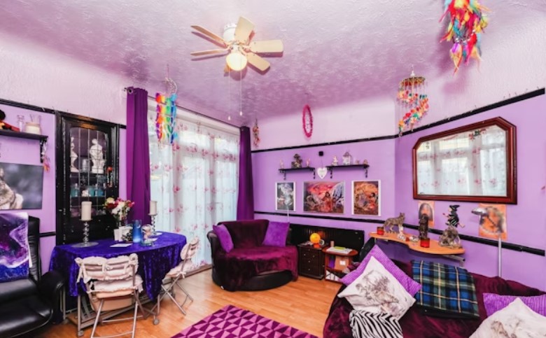 This home comes with five bedrooms, a dining room, a living space, a large kitchen, a family bathroom and a WC downstairs as well as a spacious garden. 