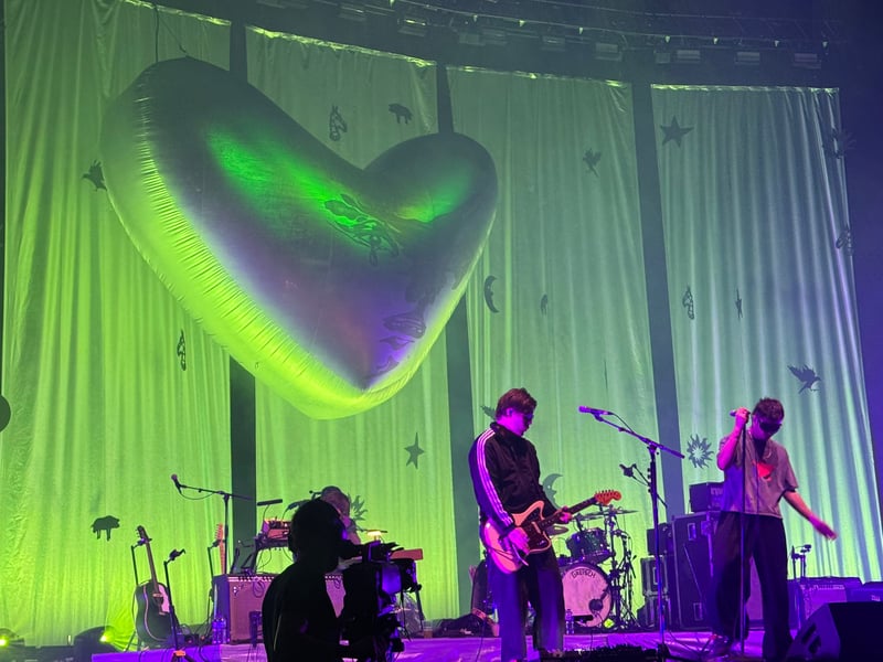 A huge heart-shaped balloon provided a backdrop - echoing the artwork from the band's latest album.