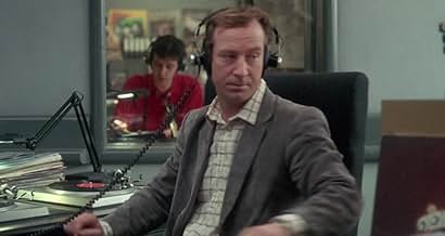 A festive classic from acclaimed director Bill Forsyth, who also made 'Local Hero', 'Comfort and Joy' stars Bill Paterson as a Scottish DJ who gets dumped by his girlfriend just before Christmas. Looking for meaning in his life he gets tangled up in the battle between two rival Glasgow ice cream families and resolves to settle their dispute.