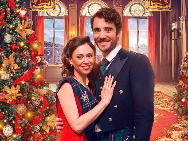 It's another 'American visitor meets a Scottish laird-type and falls in love with him against the odds'. If it ain't broke, don't fix it. This time the American is Jill Winternitz' installation designer who helps a small Scottish town put on a Christmas light show to win a 'Best Christmas Village' festival. Will she also light up the heart of the wealthy heir who sees Christmas as an inconvenience? Try to ignore the fact that a very similar plot has been used in at least two other festive flicks and you'll have a blast with 'Christmas in Scotland'..
