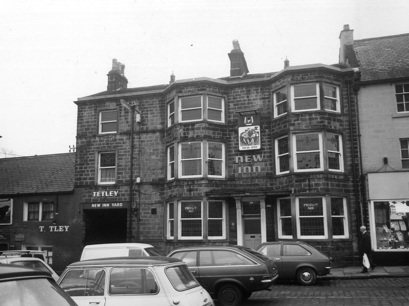 The New Inn public house is the centre of this photo from circa November or December 1976. It was closed down in 1988 when its owners Tetley's decided to sell it off as a shop and it became a branch of Superdrug.