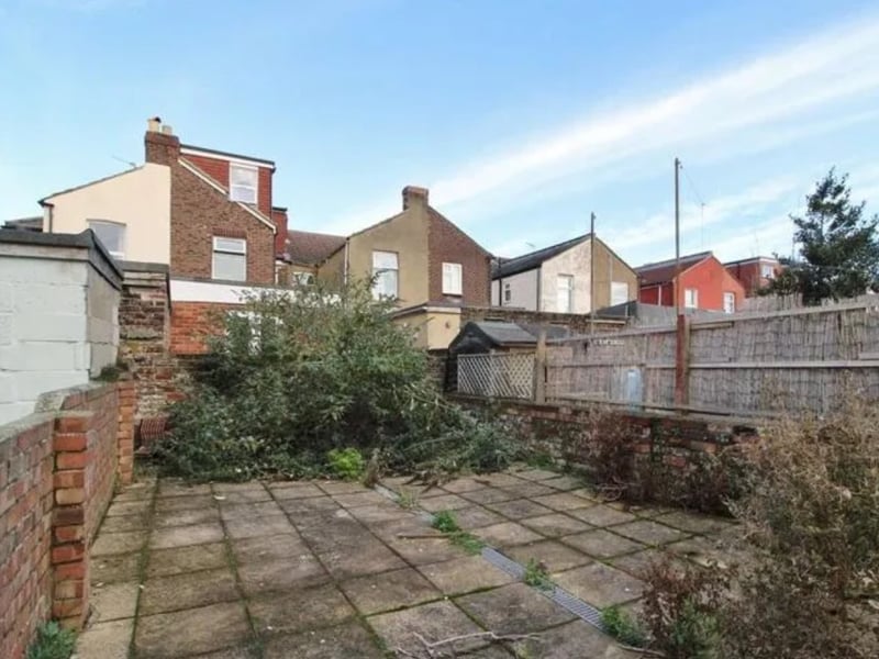 For more information about this home, visit the Zoopla website or the Stonebridge Shaw. 