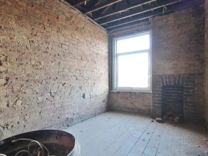 The sale of this terraced property is only open to cash buyers. 