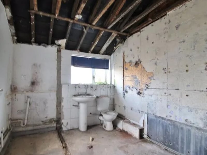 This home is in an ideal location as it is a stone's throw from public transport and local schools.