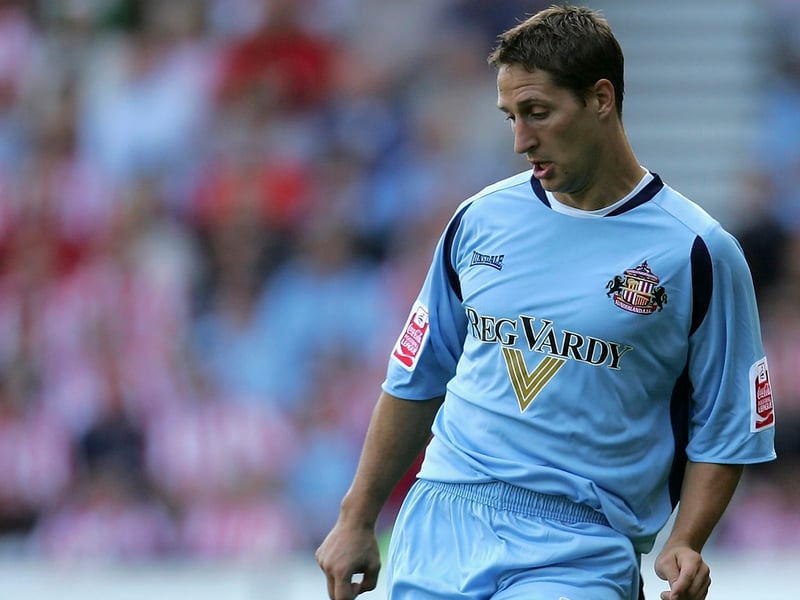 Best known for his two spells with Newcastle, Elliott joined the Black Cats at the start of the 2006/07 season and made just a handful of appearances before departing for Leeds United.