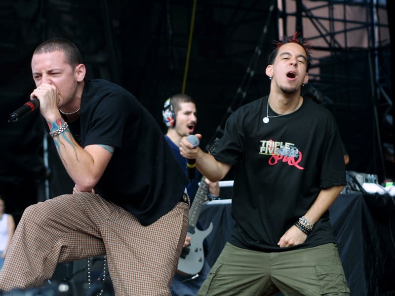 Linkin Park’s debut album Hybrid Theory includes a number of their most popular songs from Crawling to One Step Closer. Alongside those two tracks the record includes In the End, which ranks among the top 100 most streamed songs on Spotify as of June 2024.