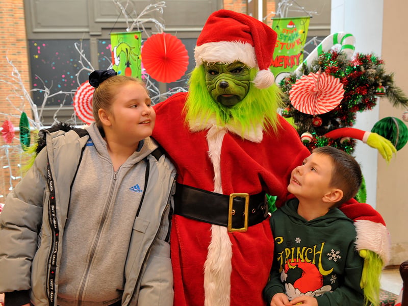 The Christmas Grouch meets youngsters.