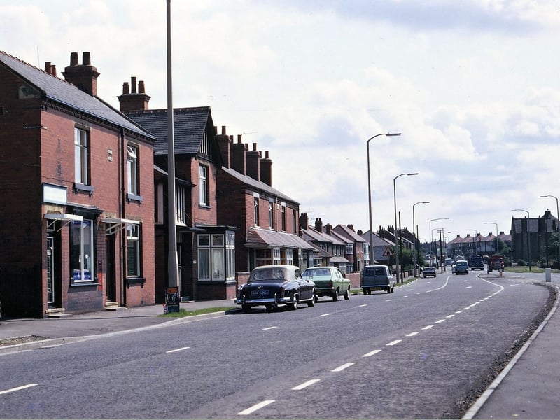 Bradford Road looking from Tingley to Blackgates in August 1971. The shop on the left is Tingley Post Office followed by red brick properties which include a row of terraced houses numbering 1 to 4 Sunbeam Terrace. Blackgates County Primary Infants' School is visible in the background, right.