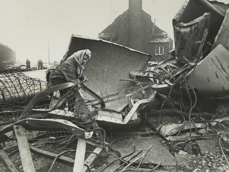 The Emley Moor mast was wrecked in March 1969.