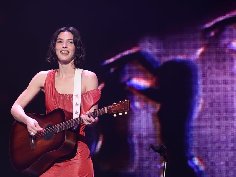 American singer-songwriter Gracie Abrams will play at the arena in March.