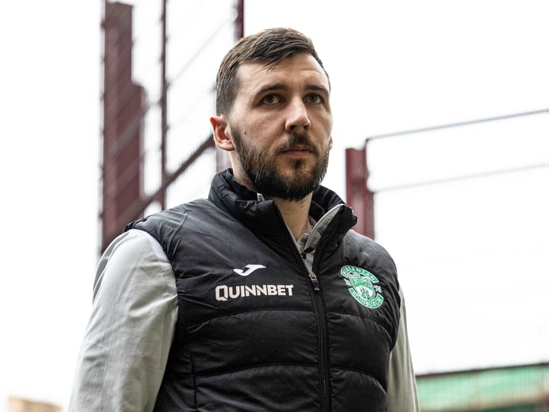 Looked composed in his first derby experience. Growing into his role as Hibs' number one keeper. 7