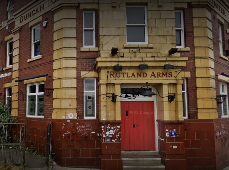 The Rutland Arms in Brown Street, Sheffield prides itself on being a traditional pub with an interior which consists of comfy sofas, and dark wood panelling. It also has its own walled beer garden. Customers have praised the pub for its real ale selection.