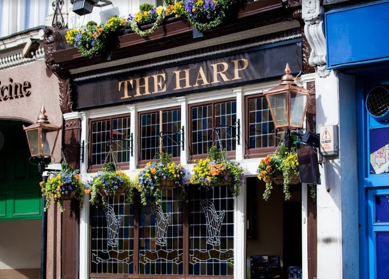 Located in Covent Garden, The Harp has received praise from customers for its charming decor, beer selection and food options. Diners have claimed it is “the best pub in London”, with great food.
