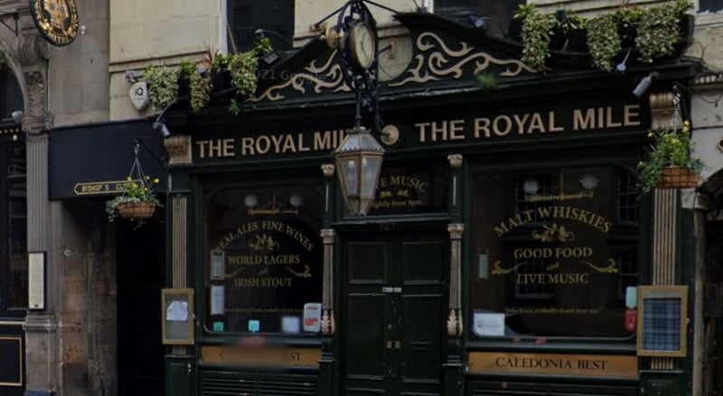 Royal Mile Tavern, which is located on High Street in Edinburgh is highly regarded as one of the best pubs in the city for a delicious meal. Customers have claimed the food is “outstanding” and “tasty”.