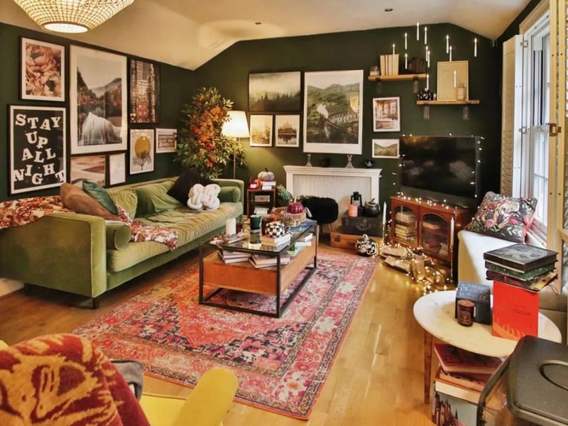 This home comes with two bedrooms, two bathrooms and two reception rooms all of which have wonderful charm.