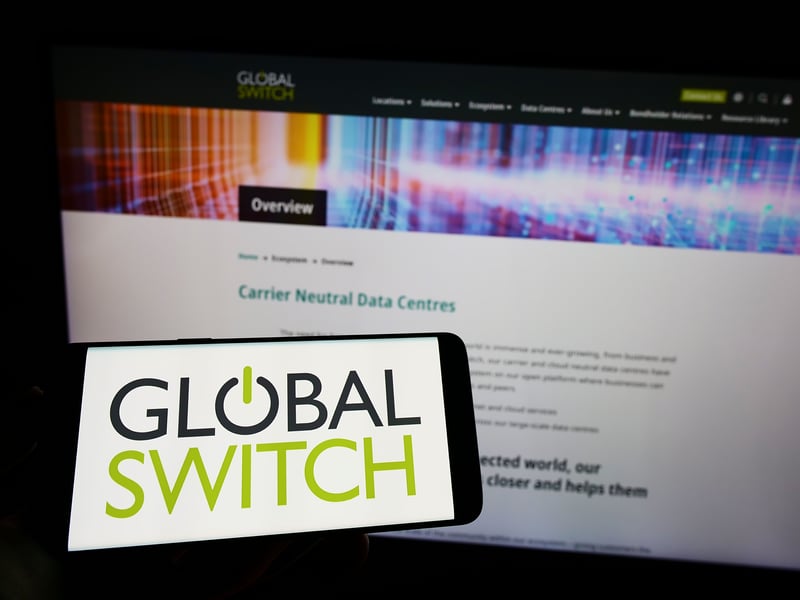 British brothers David and Simon Reuben built their fortune in property and technology. In 2016, they sold 49% of their data center business, GlobalSwitch, to Chinese investors for nearly $3billion. The brothers were born in Mumbai and raised in the UK, and David, 86, started out trading metals. World rank - #185