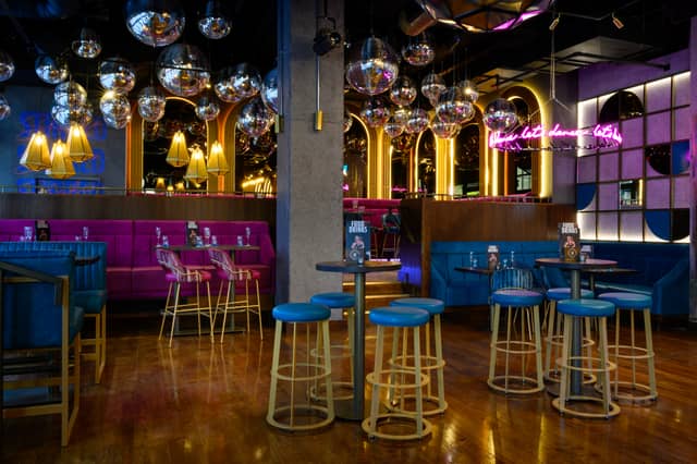 Bringing NYC-style vibes to Edinburgh, Manahatta is a glamorous cocktail bar and restaurant that offers handcrafted cocktails where guests can order supersized versions of their favourite drinks. NYC-inspired food options include The New Yorker Burger and Steak Frites. The Rose Street venue also serves vegan, vegetarian and gluten free dishes