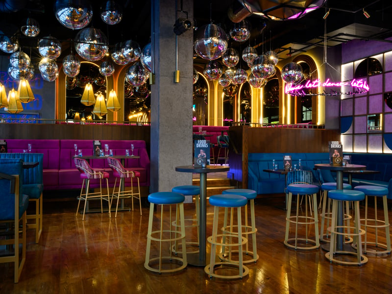 Bringing NYC-style vibes to Edinburgh, Manahatta is a glamorous cocktail bar and restaurant that offers handcrafted cocktails where guests can order supersized versions of their favourite drinks. NYC-inspired food options include The New Yorker Burger and Steak Frites. The Rose Street venue also serves vegan, vegetarian and gluten free dishes