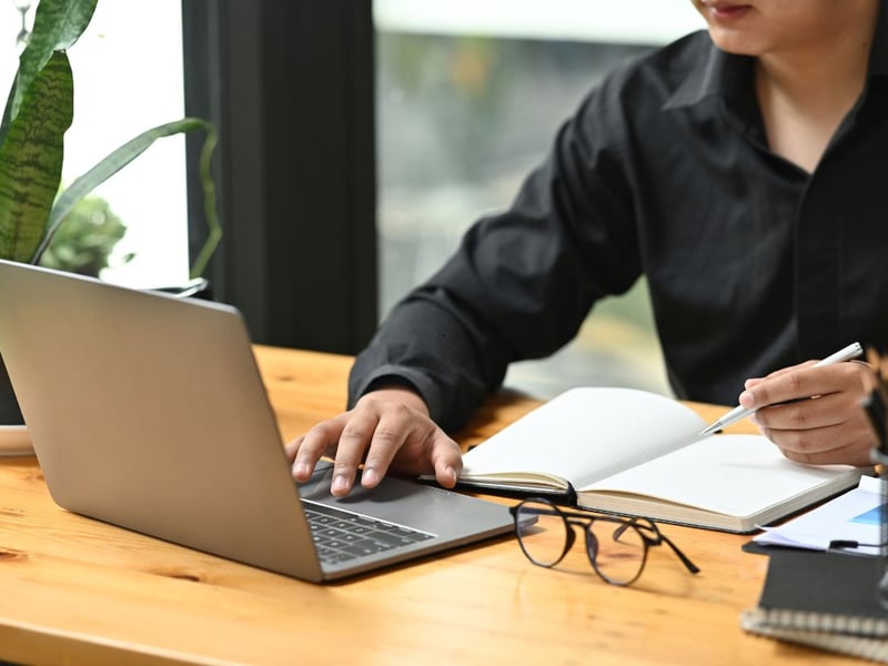 In sixth place is a data scientist, who earns an average of £51,700. Data scientists will work with data produced by data engineers, but their focus is on analysing the data and projecting what it could mean. For this role, London is the highest payer (£61,503), followed by Birmingham (£48,308), and Manchester (£48,250). 