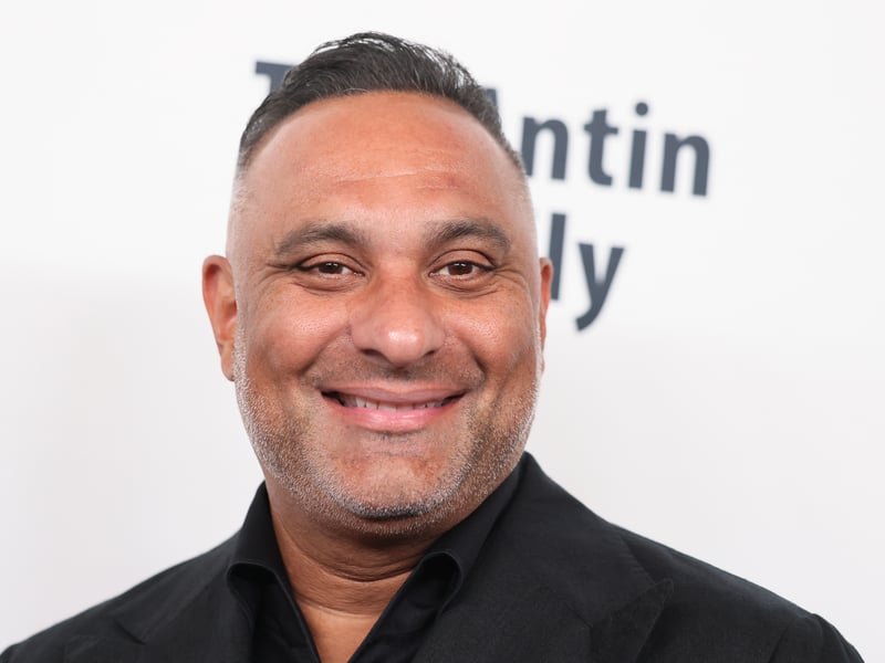 Russell Peters, the global comedy sensation, delivers his unique blend of cultural humor and spot-on impressions in 2025. His world-class storytelling and relatable humor resonate with audiences everywhere.