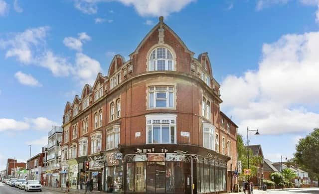 This two bedroom flat is located above Chantelle Originals in Southsea.