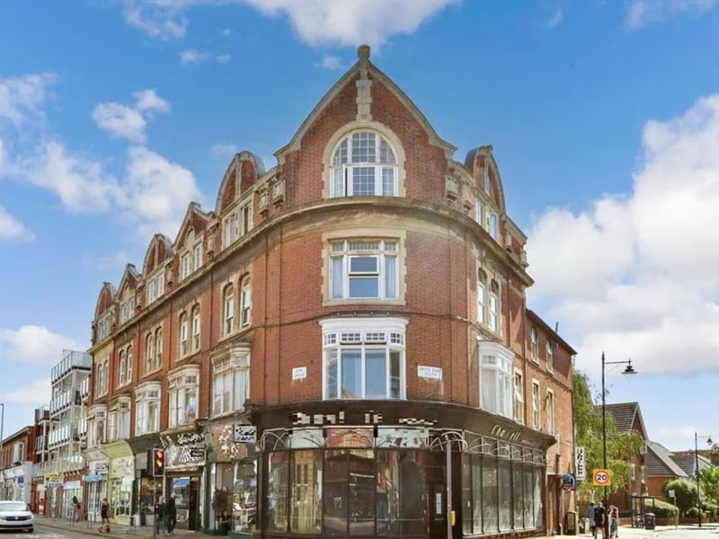 This two bedroom flat is located above Chantelle Originals in Southsea. 
