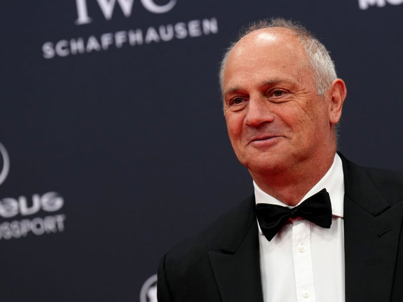 Rower Sir Steve Redgrave may be a winner in a boat, but the bookies don't think he has a chance on the ice - he's the 66/1 outsider.