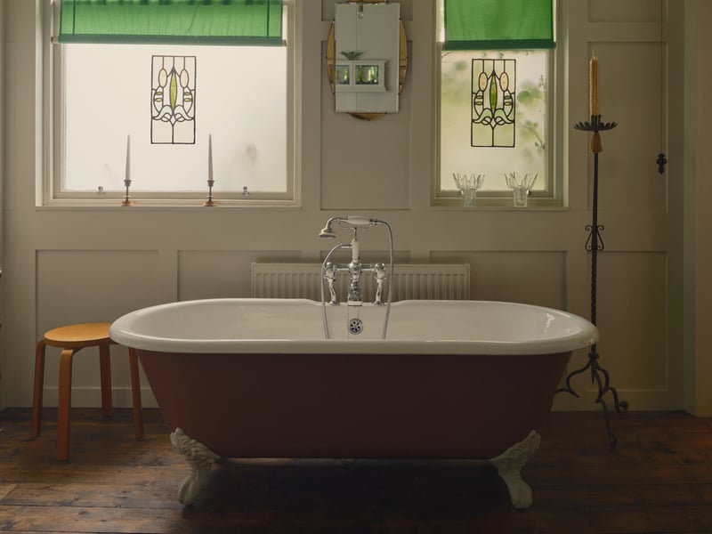 The en-suite downstairs bathroom with roll-top bath