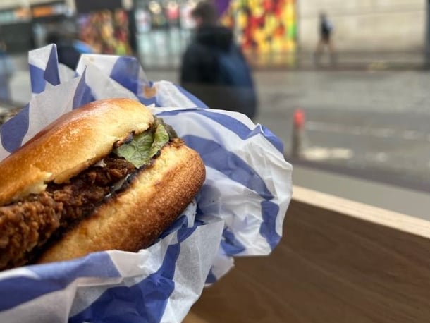 Ben’s Bagel is home to the best bagels and pancakes Edinburgh has to offer, according to those who have eaten there. Ben’s Bagel has also received praise for serving halal chicken.