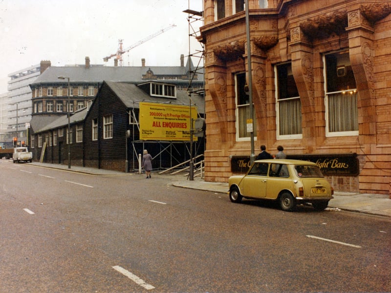 King Street looking towards East Parade in April 1979. The Hotel Metropole is in the foreground right. It stands on the site of the Fourth White Cloth Hall and opened on 28th June 1899. The Metropole was designed by architects Chorley and Connon in brick and terracotta. Quebec House on Quebec Street is the terracotta building in the background.