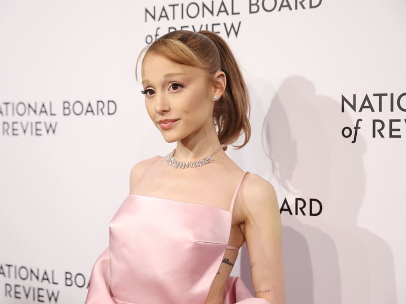 Ariana Grande is the 3/1 second favourite to add an Oscar to her two Grammy Awards, Brit Award, two Billboard Music Awards, three American Music Awards and ten MTV Video Music Awards. The singer plays Glinda the Good in box office smash musical 'Wicked'.