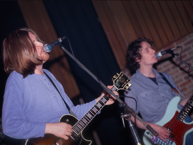 Hailed by Kurt Cobain as βthe best band in the world,β Teenage Fanclub became legends in the alternative rock scene with their harmony-rich power pop and jangly guitars. Albums like Bandwagonesque and Grand Prix cemented their status as one of Scotlandβs finest indie exports.