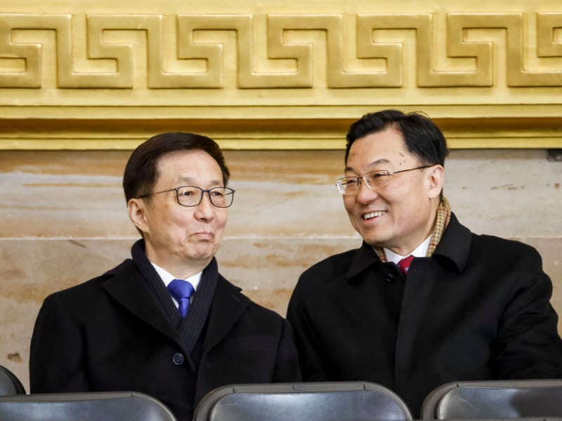 Han Zheng (left), Vice President of the People's Republic of China, attends Donald Trump's inauguration.