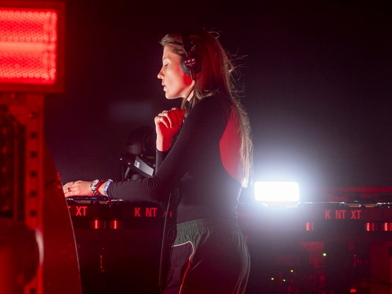 Experience the power of techno with Charlotte de Witte. This Belgian DJ delivers driving and intense sets that will leave you awestruck.
