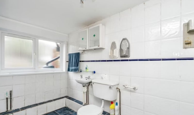 This home is in a brilliant location within the city and it would be a wonderful investment opportunity.