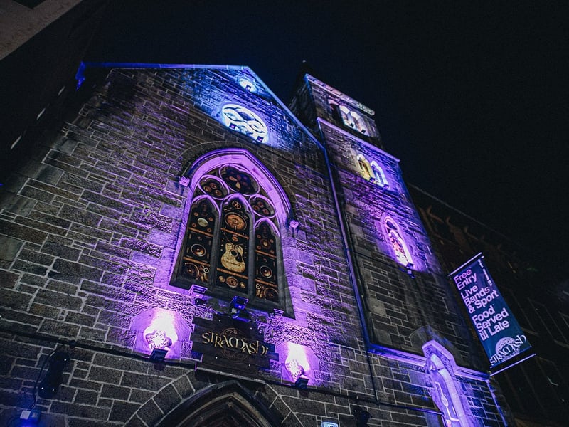 Stramash in Edinburgh has a 4.5* rating from 904 reviews. A TripAdvisor reviewer said: “One of the best pub/music halls in the city. Large choices of beer, friendly waitresses, great atmosphere and very nice bands. I recommend!”