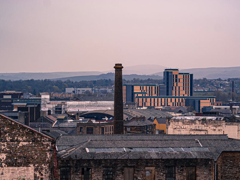 Burnley saw an 11.3% wage growth, with hourly pay rising from £13.64 to £15.18. Once known for its manufacturing, the city’s recent economic diversification has contributed to this notable pay increase.