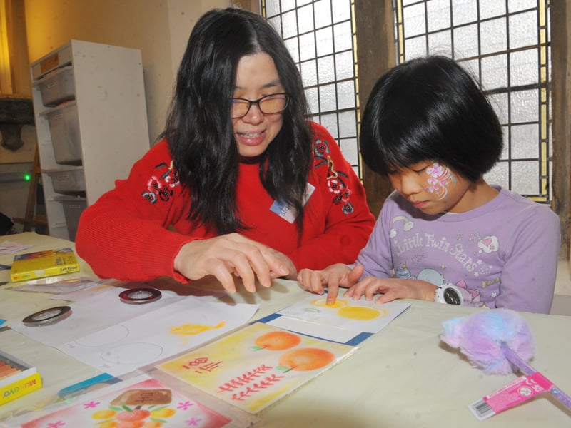 Janice Wong makes a card with the help of Sus Dsui.