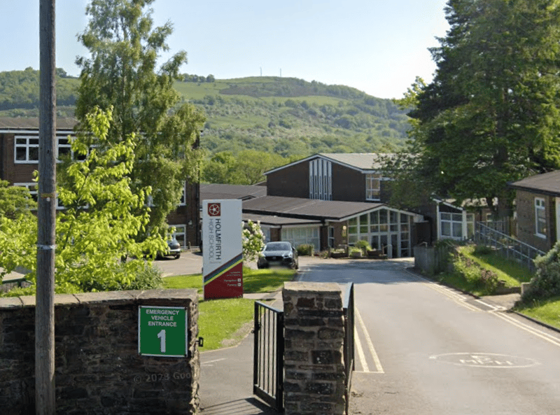 This is a local authority-maintained secondary school in Holmfirth, in the Kirklees borough. It was most recently rated ‘outstanding’ overall by Ofsted.
In the 2024/25 school year, it had an Attainment 8 score of 58.3 – compared to a local average of 46.3, and a national average of 45.9.