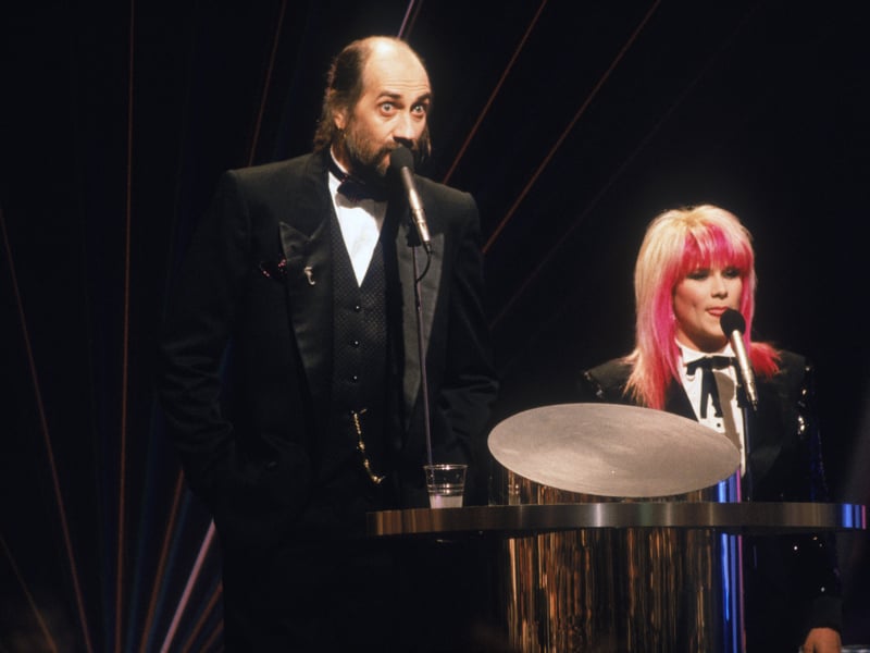 This ceremony became legendary for all the wrong reasons. The mismatched hosting duo of Sam Fox and Mick Fleetwood struggled with missed cues, awkward silences, and technical issues, leading to an event that was widely panned as chaotic and unprofessional.