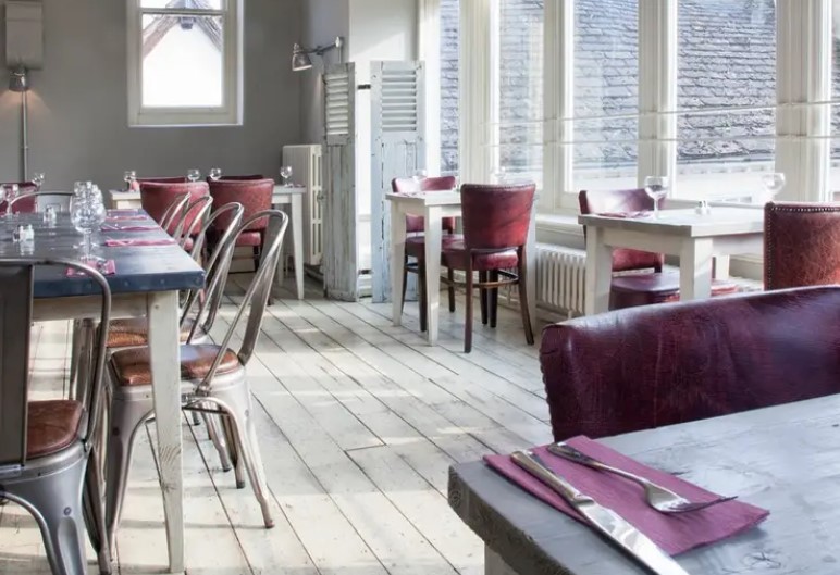 Bill’s Restaurant & Bar in Horsham has a 4.4* from 1,284 reviews. An OpenTable reviewer said: “Great choice of food on the menu for brunch, my wife had a Bills breakfast and I had the pancakes and bacon. I had to ask for extra syrup but it was not a problem for the waitress.”