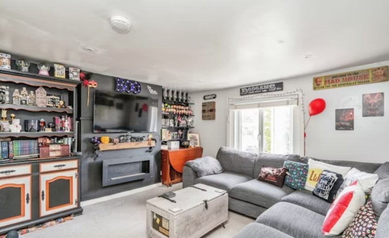 This one bedroom first floor maisonette has a private entrance.