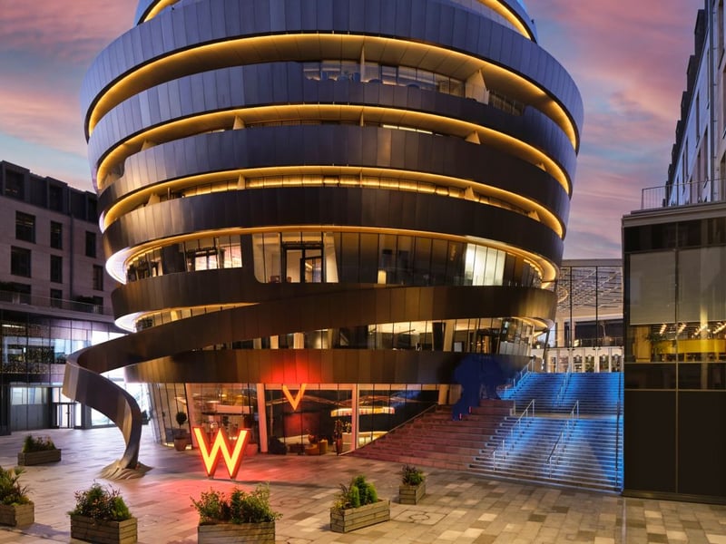 W Edinburgh sits at the heart of the St James Quarter, a stylish retail shopping centre and residential development in the east end of the New Town. The upper floors command panoramic views over the city and the innovative design places Edinburgh as the backdrop to your stay. Staying here you are close to the city's main attractions while enclosed in your own cocoon of luxury, with options for relaxation, food and drink. 