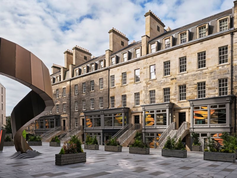 To contrast with the ultra-modern surroundings of the Ribbon Building, W offers six Marvellous Suites in James Craig Walk, an historic Georgian Townhouse on St James Square where history blends with stylish luxury. James Craig Walk was originally a terrace of townhouses dating from 1775, that epitomises the character of historic Edinburgh, with its stone façade, high ceilings and tall sash windows. Legend has it that Scots Poet, Rabbie Burns, partied here when he was a resident of St James Square in the late 1780s.  Stay close enough to the buzz of the main building yet discreetly tucked away for a home-from-home ambiance.