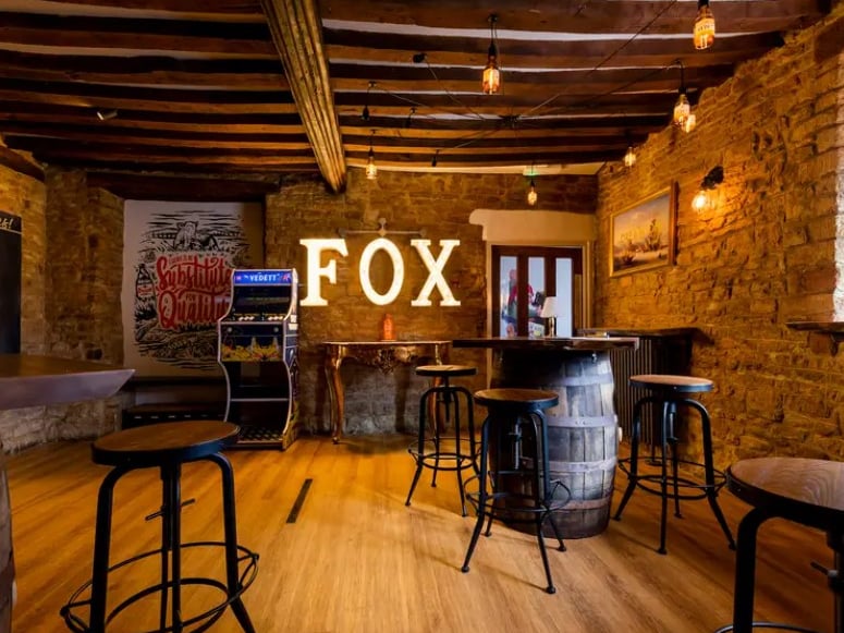The Snooty Fox Lowick in Kettering has a 4.8* rating from 615 reviews. An OpenTable reviewer said: “Fantastic food and top service. Really nice ambience in a character building in a quintessential English village. Perfect.”