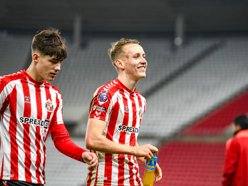 Harrison Jones started in the middle alongside Jaydon Jones and Chris Rigg but was withdrawn after picking up an injury midway through the first half. Tried to play on but never really got going. 5