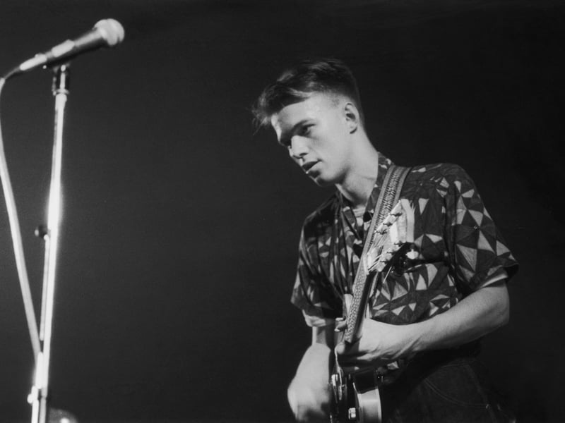 Arguably one of the most influential Scottish bands, Orange Juice, led by Edwyn Collins, pioneered the jangly, post-punk sound that became a blueprint for indie pop. Their hit Rip It Up remains one of Scotlandβs most celebrated new wave anthems.