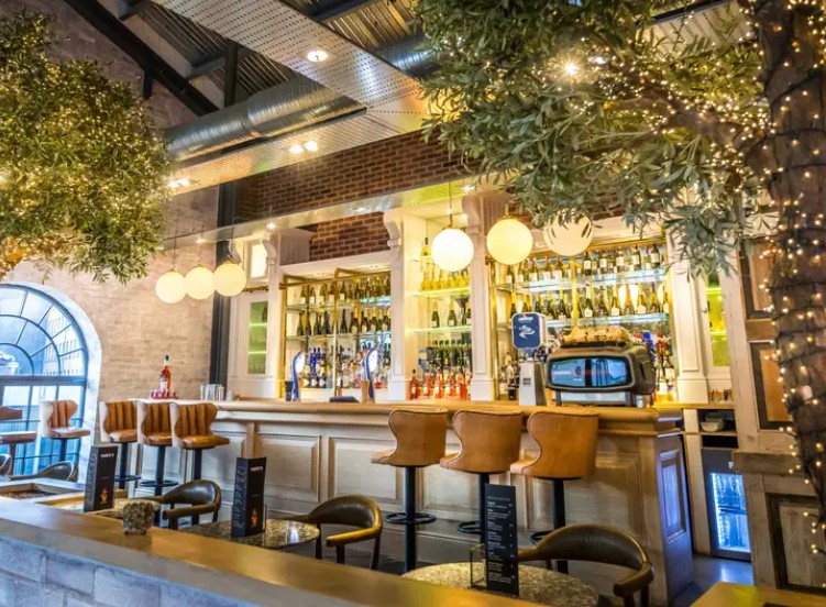 Pointi’s Italian Kitchen has a 4.6* rating from 306 reviews. An OpenTable reviewer said: “Great service, great food, great afternoon. Would recommend the lobster pasta!”