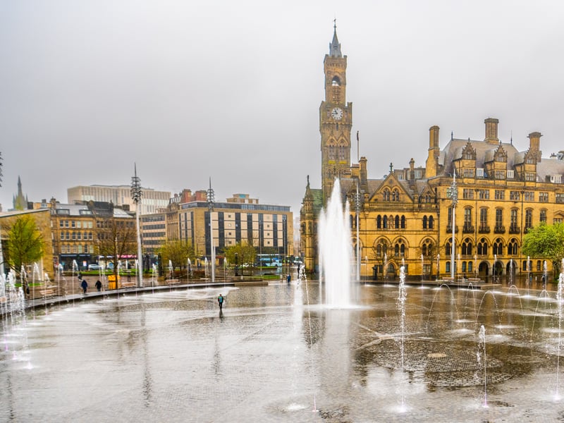 This trek around the city centre tells the story of the terrible battles fought in Bradford between the Royalist forces of King Charles I and the Parliamentarians, from October 1642 to March 1644. You can download the tale and trail online